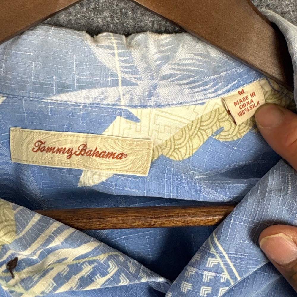 Tommy Bahama Mens Blue 100% Silk Tropical Palm Leaf Print Button Up Shirt Medium - Picture 2 of 5
